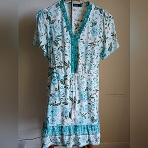 Leani Dress Size Medium Tassle Tie Floral Lined V Neck